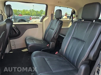 2016 Chrysler Town & Country Touring 121.2" WB - miniatura 13
