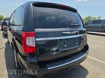 2016 Chrysler Town & Country Touring 121.2" WB - miniatura 17