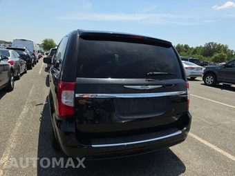 2016 Chrysler Town & Country Touring 121.2" WB - miniatura 5