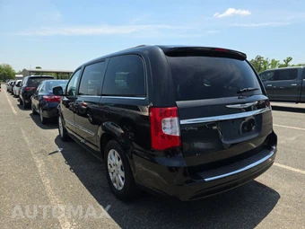 2016 Chrysler Town & Country Touring 121.2" WB - miniatura 6