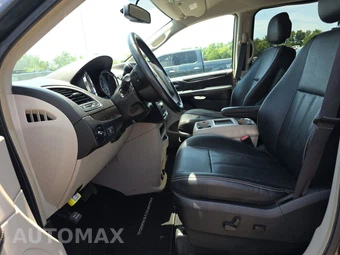 2016 Chrysler Town & Country Touring 121.2" WB - miniatura 7