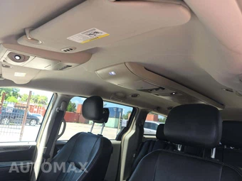 2016 Chrysler Town & Country Touring 121.2" WB - miniatura 11