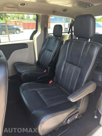 2016 Chrysler Town & Country Touring 121.2" WB - miniatura 13