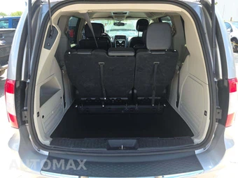 2016 Chrysler Town & Country Touring 121.2" WB - miniatura 15