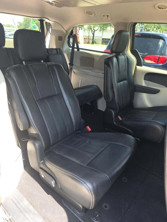 2016 Chrysler Town & Country Touring 121.2" WB - miniatura 17