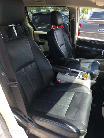 2016 Chrysler Town & Country Touring 121.2" WB - miniatura 19