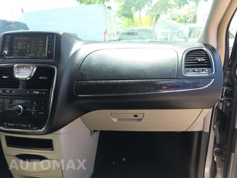 2016 Chrysler Town & Country Touring 121.2" WB - miniatura 20