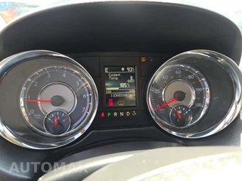 2016 Chrysler Town & Country Touring 121.2" WB - miniatura 9