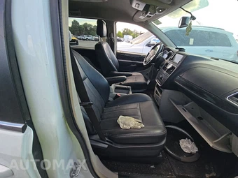 2016 Chrysler Town & Country Touring 121.2" WB - miniatura 10