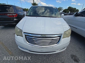 2016 Chrysler Town & Country Touring 121.2" WB - miniatura 2
