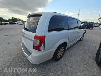 2016 Chrysler Town & Country Touring 121.2" WB - miniatura 4