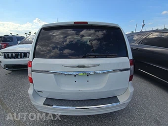 2016 Chrysler Town & Country Touring 121.2" WB - miniatura 5