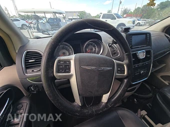 2016 Chrysler Town & Country Touring 121.2" WB - miniatura 7