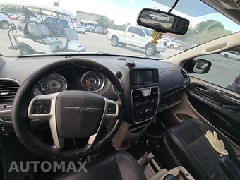 2016 Chrysler Town & Country Touring 121.2" WB - miniatura 8