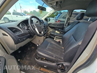 2016 Chrysler Town & Country Touring 121.2" WB - miniatura 9