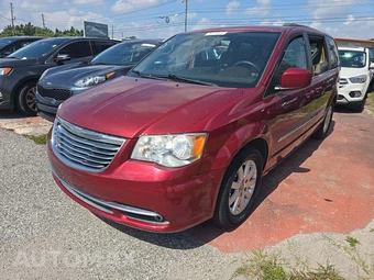 2016 Chrysler Town & Country Touring 121.2" WB