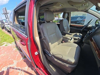 2016 Chrysler Town & Country Touring 121.2" WB - miniatura 19