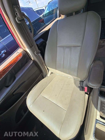2016 Chrysler Town & Country Touring 121.2" WB - miniatura 23
