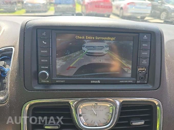 2016 Chrysler Town & Country Touring 121.2" WB - miniatura 32