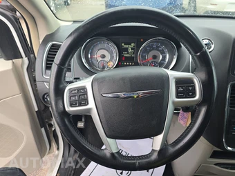 2016 Chrysler Town & Country Touring 121.2" WB - miniatura 10