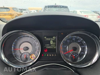 2016 Chrysler Town & Country Touring 121.2" WB - miniatura 12