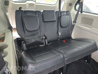 2016 Chrysler Town & Country Touring 121.2" WB - miniatura 14