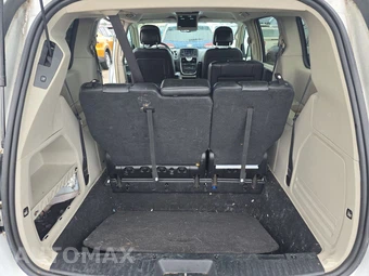 2016 Chrysler Town & Country Touring 121.2" WB - miniatura 17