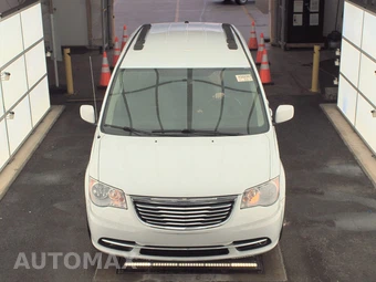 2016 Chrysler Town & Country Touring 121.2" WB - miniatura 2
