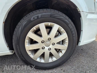 2016 Chrysler Town & Country Touring 121.2" WB - miniatura 16