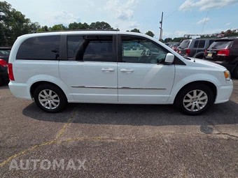 2016 Chrysler Town & Country Touring 121.2" WB - miniatura 2