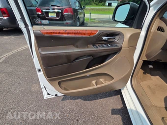 2016 Chrysler Town & Country Touring 121.2" WB - miniatura 5