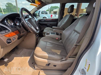 2016 Chrysler Town & Country Touring 121.2" WB - miniatura 6