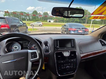 2016 Chrysler Town & Country Touring 121.2" WB - miniatura 8