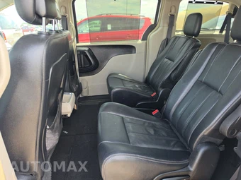 2016 Chrysler Town & Country Touring 121.2" WB - miniatura 13