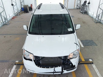 2016 Chrysler Town & Country Touring 121.2" WB - miniatura 2