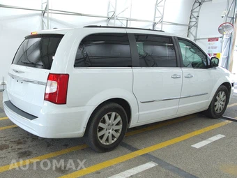 2016 Chrysler Town & Country Touring 121.2" WB - miniatura 4
