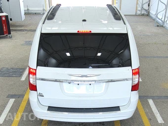 2016 Chrysler Town & Country Touring 121.2" WB - miniatura 5