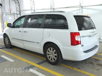 2016 Chrysler Town & Country Touring 121.2" WB - miniatura 6