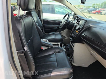 2016 Chrysler Town & Country Touring 121.2" WB - miniatura 8