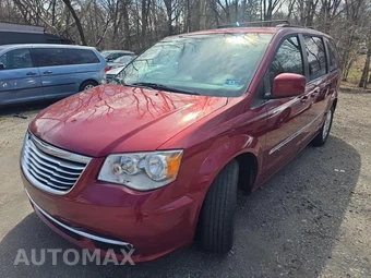 2016 Chrysler Town & Country Touring 121.2" WB