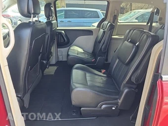2016 Chrysler Town & Country Touring 121.2" WB - miniatura 16