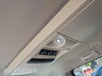 2016 Chrysler Town & Country Touring 121.2" WB - miniatura 34