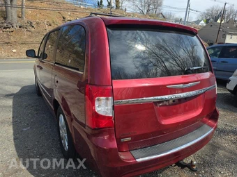2016 Chrysler Town & Country Touring 121.2" WB - miniatura 6