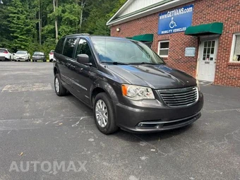 2016 Chrysler Town & Country Touring 121.2" WB - miniatura 16
