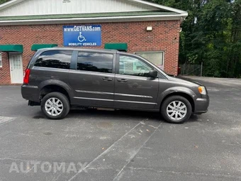 2016 Chrysler Town & Country Touring 121.2" WB - miniatura 17