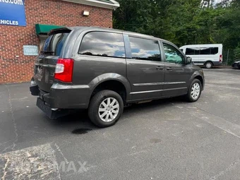 2016 Chrysler Town & Country Touring 121.2" WB - miniatura 18