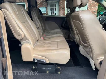 2016 Chrysler Town & Country Touring 121.2" WB - miniatura 19