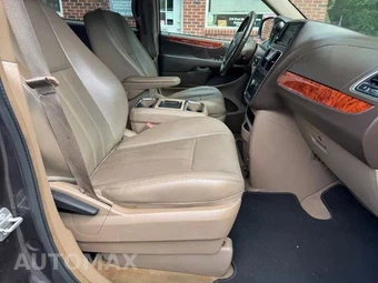 2016 Chrysler Town & Country Touring 121.2" WB - miniatura 20