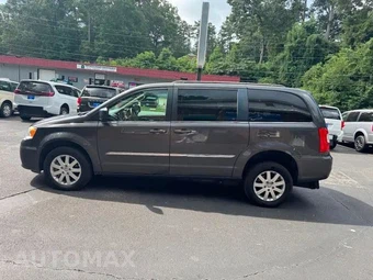 2016 Chrysler Town & Country Touring 121.2" WB - miniatura 7