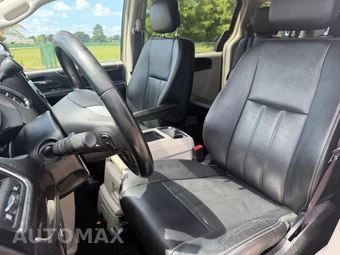 2016 Chrysler Town & Country Touring 121.2" WB - miniatura 10